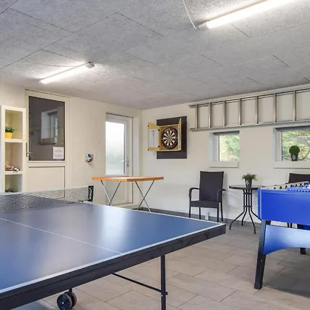 5 Bedroom Stunning In Ferienhaus Blåvand