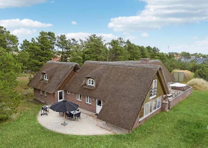 5 Bedroom Stunning In Ferienhaus Blåvand