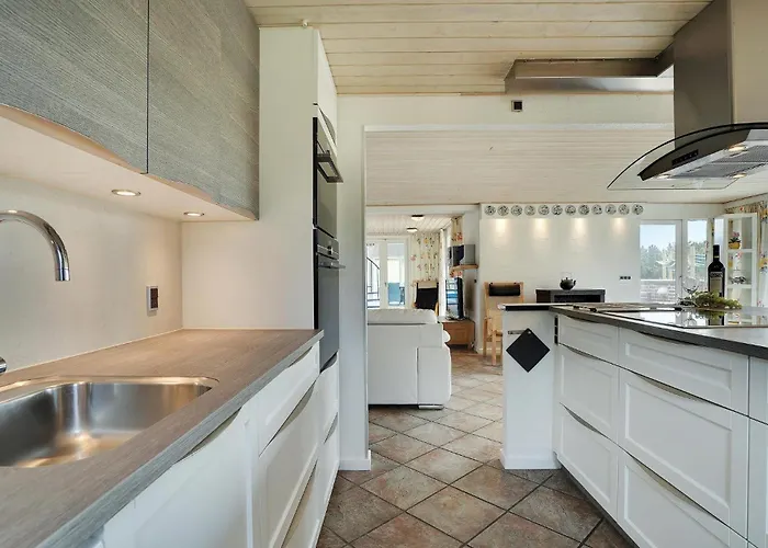 Ferienhaus 5 Bedroom Stunning In Blåvand