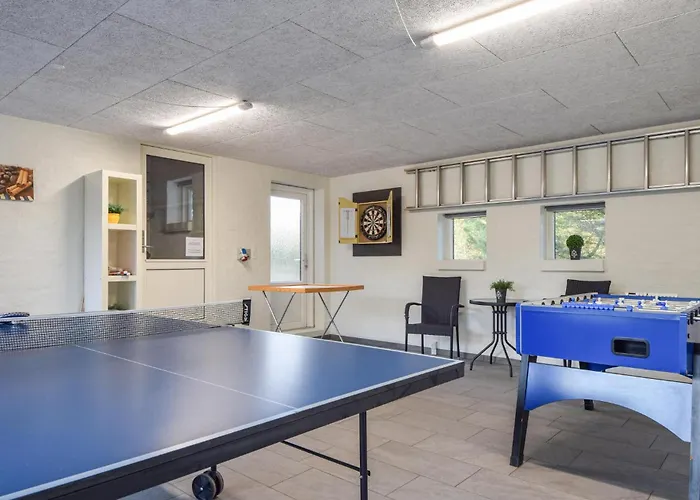 5 Bedroom Stunning In Ferienhaus Blåvand